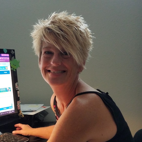 Meet your Posher, Colleen - Picture 1 of 1